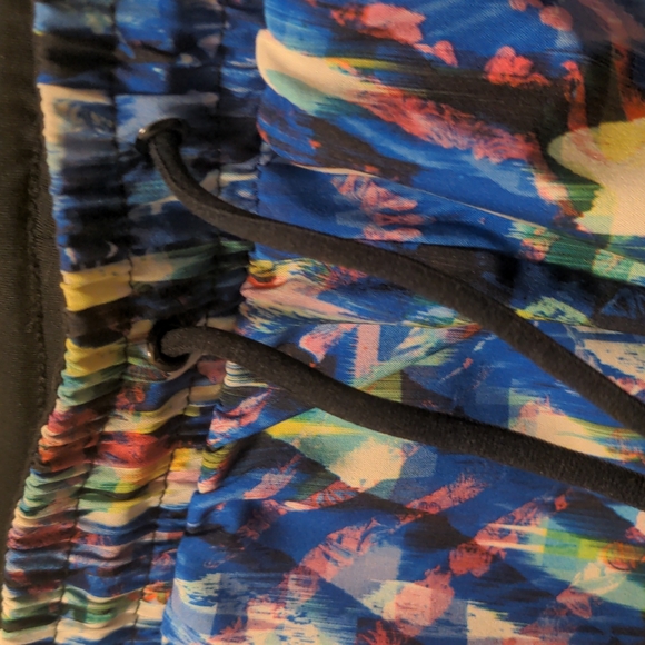 Fabletics Running Shorts- fun pattern! - Picture 4 of 8